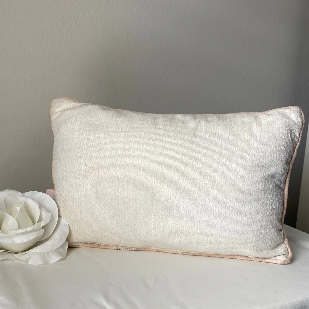 Elegant Cream and Gold 'XOXO' Decorative Pillow